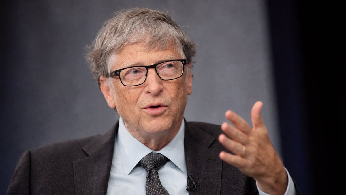 Gates Warns Global AI Rules May Be Tougher Than Cold War Nuclear Talks