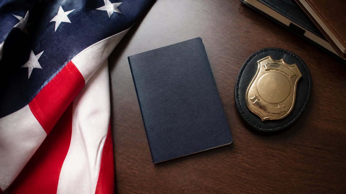 ICE Agents Mistakenly Detain U.S. Citizen in Evanston, Leaving Him Injured