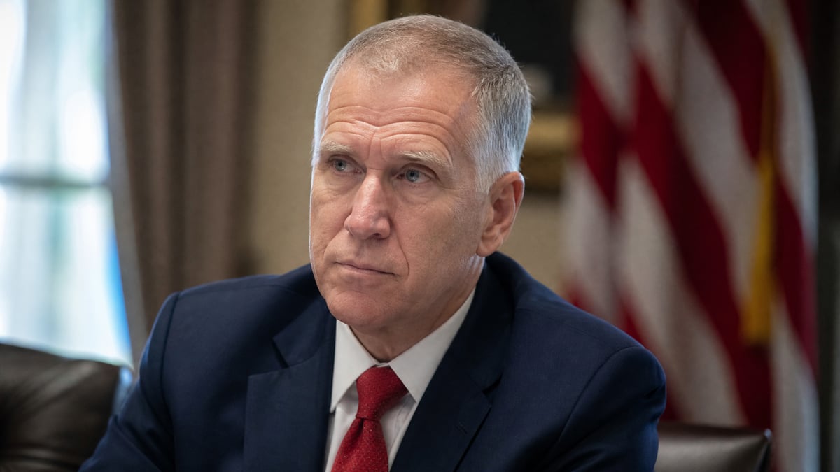 Tillis Exits With Parting Shots as GOP Stays Behind Trump's Agenda