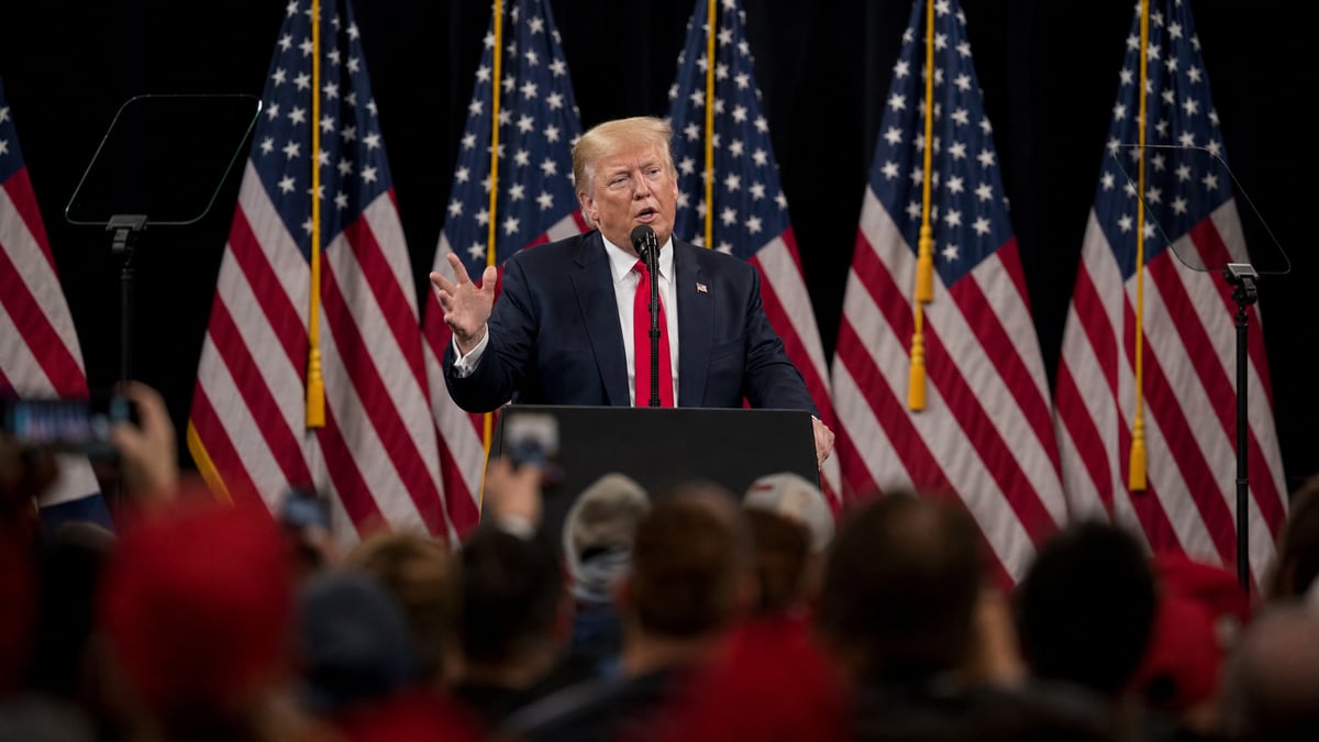 Trump Takes Midterm Rescue Mission to Nebraska as Ricketts Senate Race Tightens